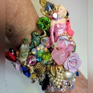 Wendy Gell fantastic Marilyn Monroe cuff Flamingo Swarovski jewels butterfly